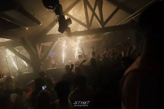 Le Beverly Famous Club