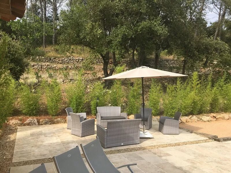 Large 200 m² house with private garden and swimming pool