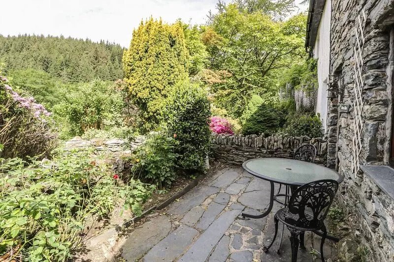 BRON OLAU, pet friendly, character holiday cottage in Maentwrog