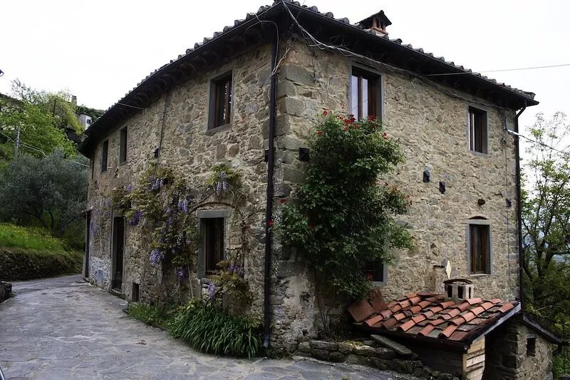 Beautiful House To Let Overlooking The Valley Of Bagni Di Lucca