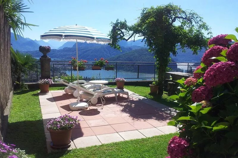 WONDERFUL OLD VILLA, WITH SPECTACULAR VIEW OF LAKE LUGANO.