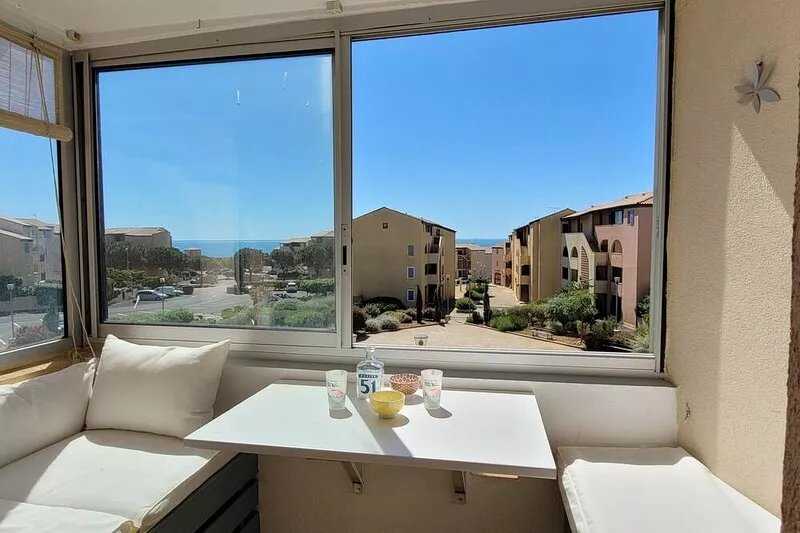 Like a fish in water, sea view apartment