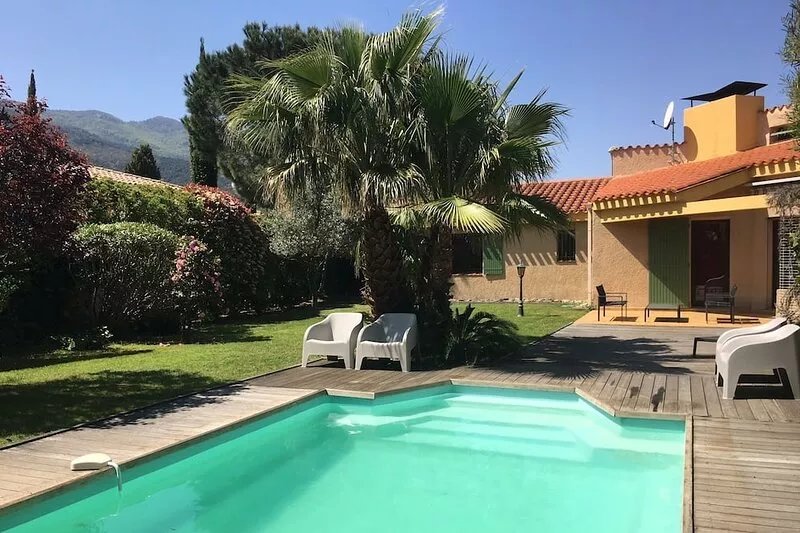 Charming, luminous house with private swimming pool and pleasure garden