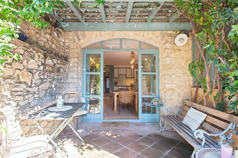 Charming house in Peratallada
