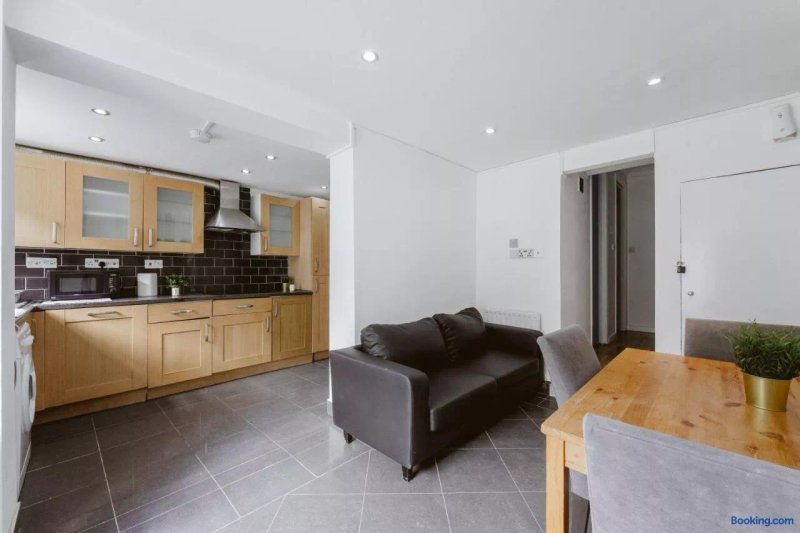 Great Rooms in Stepney Green Station - 12