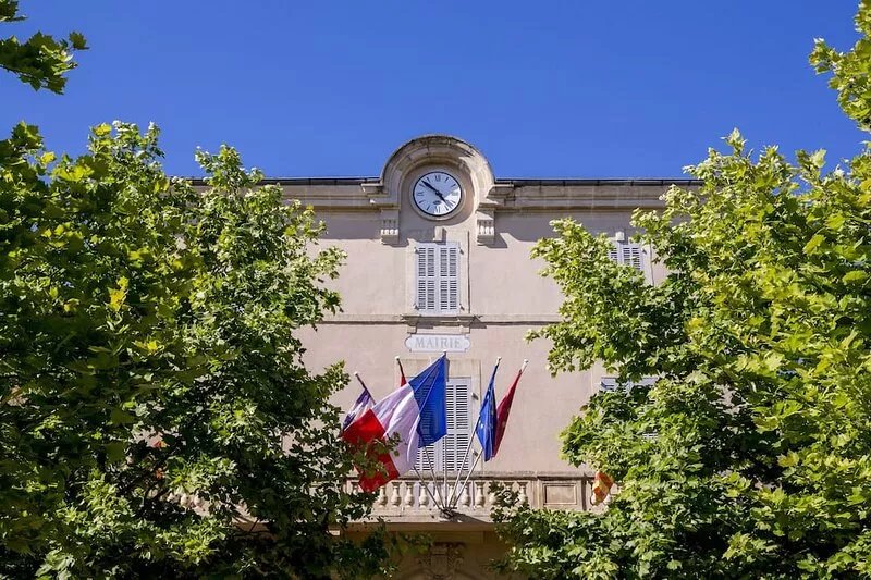 7 to 10 BR / 8 BA Village House Saint Remy Area Heated Pool AC Renovated!!!!
