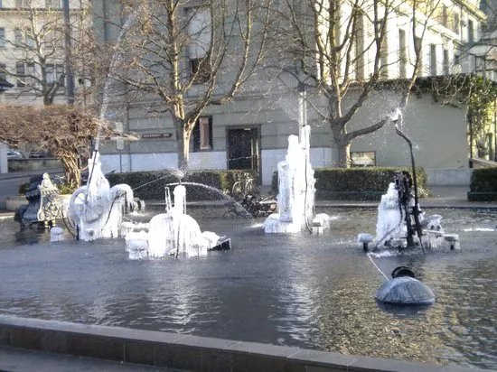 Tinguely Brunnen