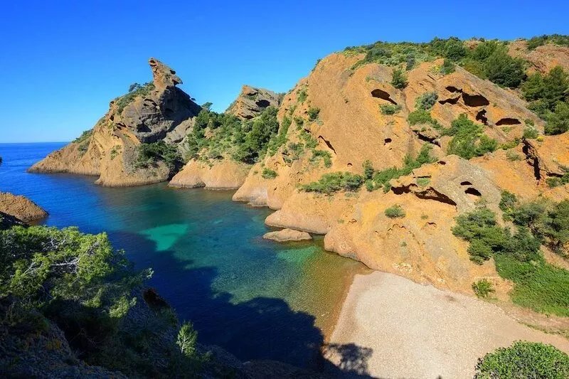 Ground floor in townhouse with courtyard 130m2, 4mn walk to calanque de