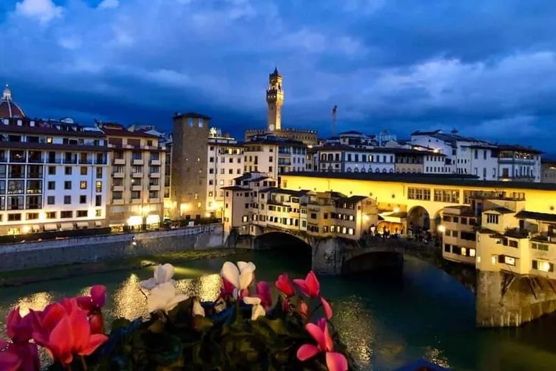 A STONE'S THROW FROM UFFIZI MUSEUM Apartment Florence Ponte Vecchio View Luxury