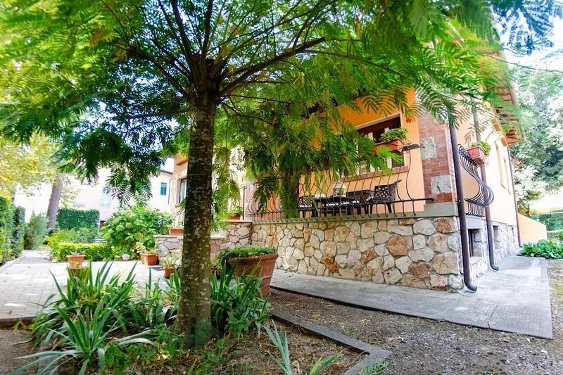 Beautiful private villa with WIFI, private pool, TV, veranda, pets allowed
