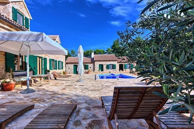 Finca Hvar - 3 individual houses, 5 bedrooms, bicycles for all, and a pool