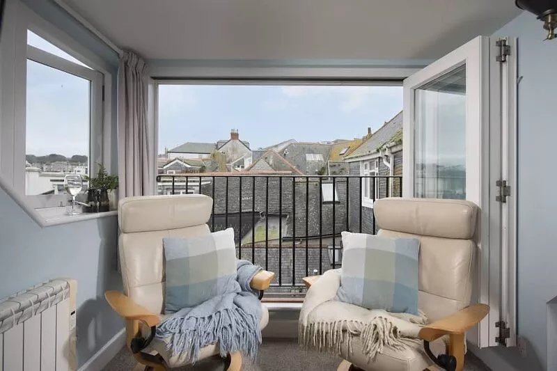 Kailani, Copper Kettle Apartments - an excellent location right on the