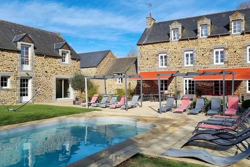 Large house with swimming pool and jacuzzi near St Malo (Brittany), Mont St