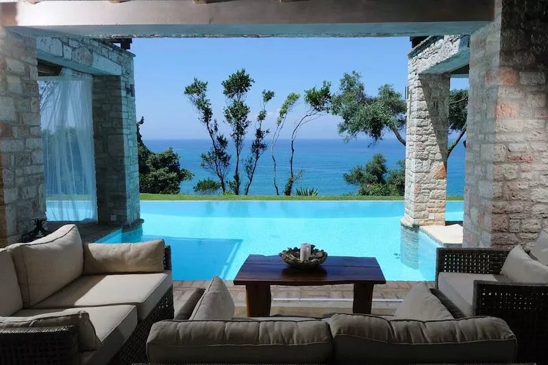 Villa Seashore: Dreamy villa by the sea side with heated pool