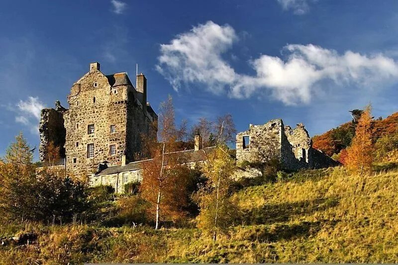Neidpath Castle Barmkin, by The River Tweed