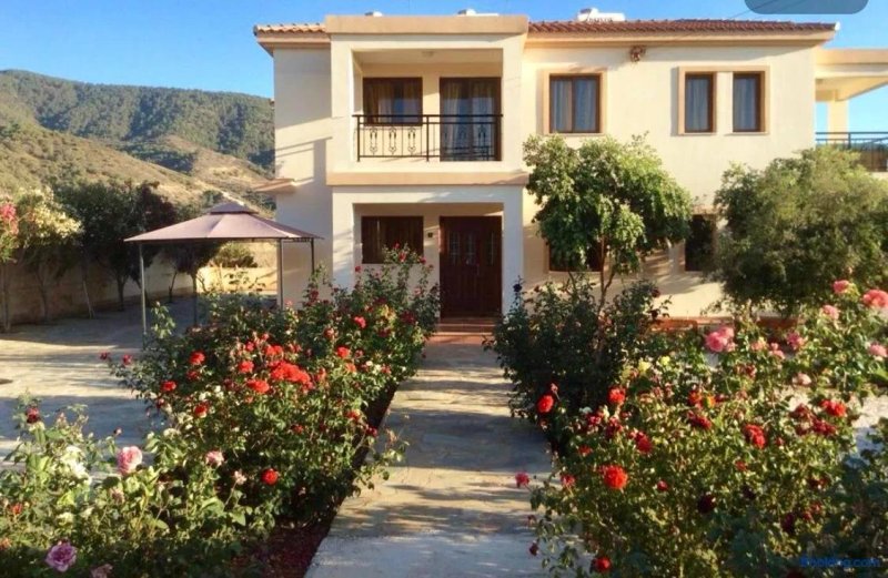 Maritsa's Roses Apartments