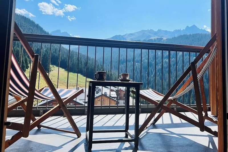 8-person family apartment with skis