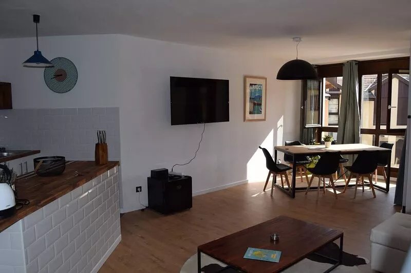 T3 in the heart of the old town; direct access to SAINTE CLAIRE parking lot