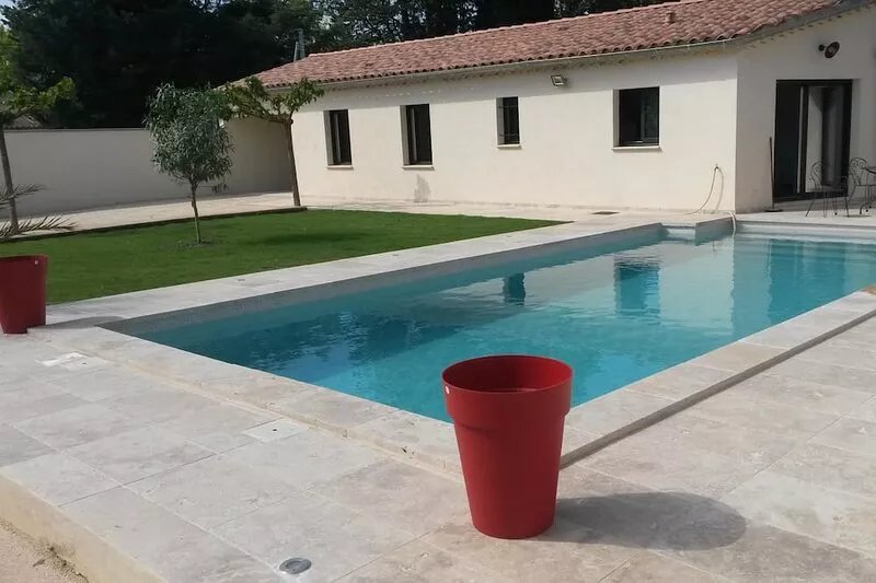 At the foot of Ventoux, new air-conditioned gîte with private pool