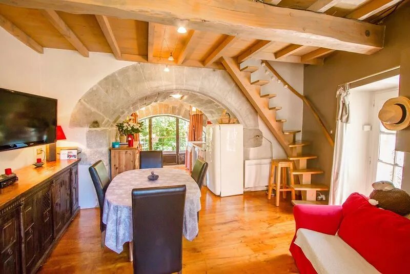 A haven of peace located in Montolieu "book village" & on the banks of the