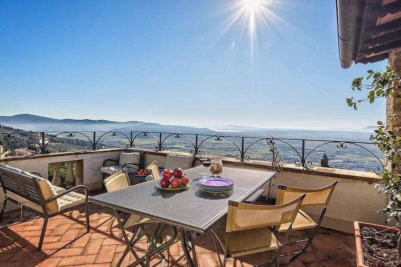 Casa delle Rose: charming house with stunning balcony in the heart of Cortona