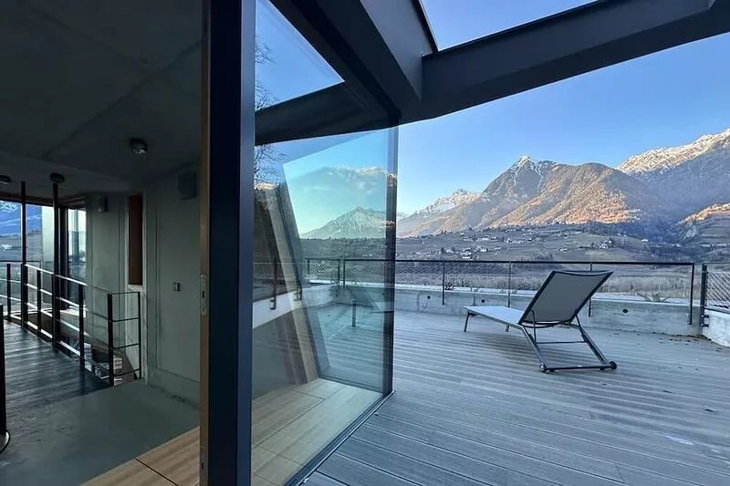 Luxury Villa with far-reaching views between Schenna and Meran. Extraordinary!