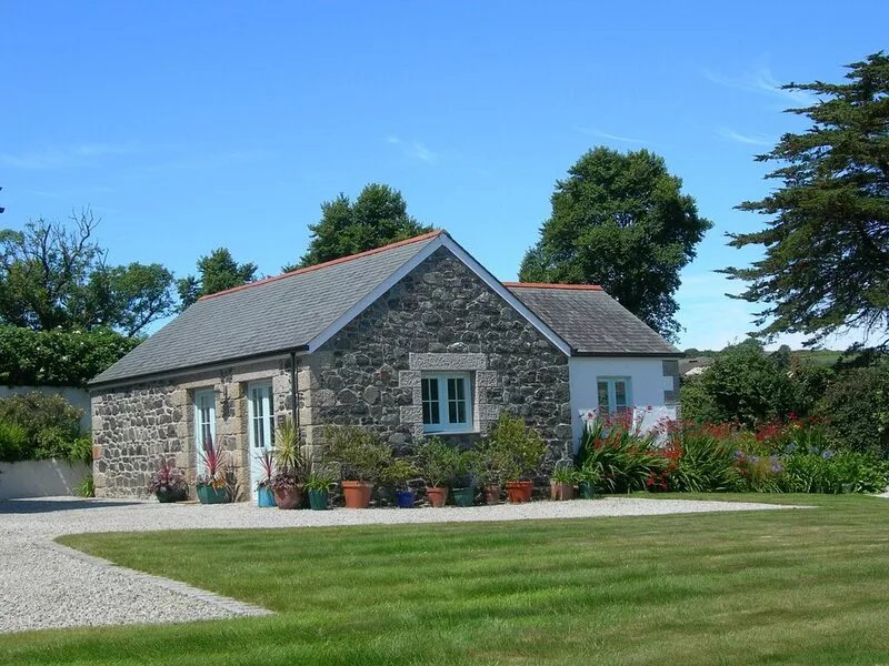 Stable Cottage - luxury cottage with sea views over a wooded valley
