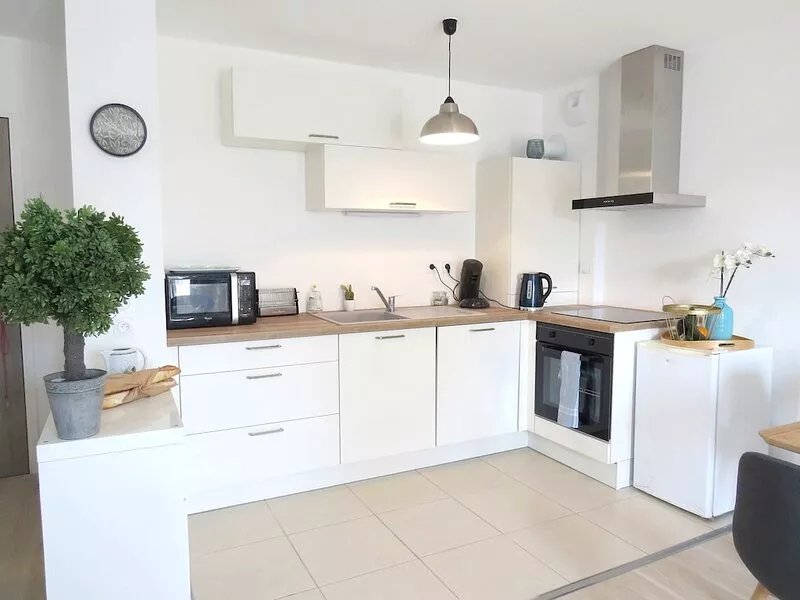 Beautiful 2-room apartment 200 m from the beach and shops