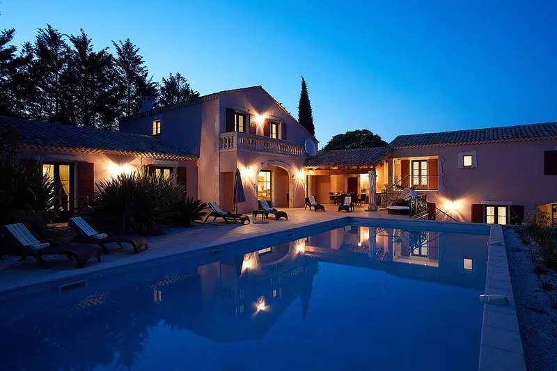 Villa Rose - A spacious luxury villa,  private pool & garden,10 min walk to Uzes