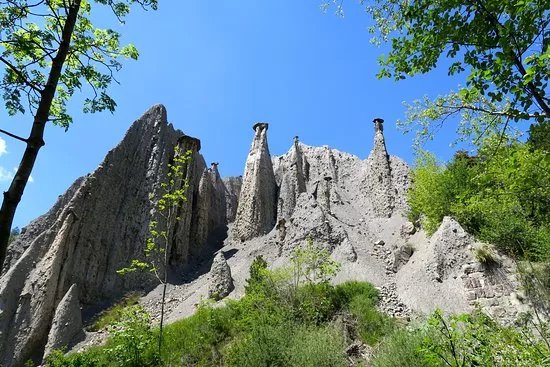 La Salle de Bal des Demoiselles Coiffees