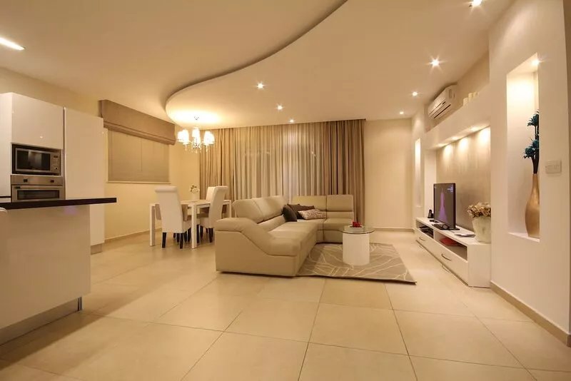 Elegant, Superior & Spacious 2 Bedroom corner apartment with communal pool