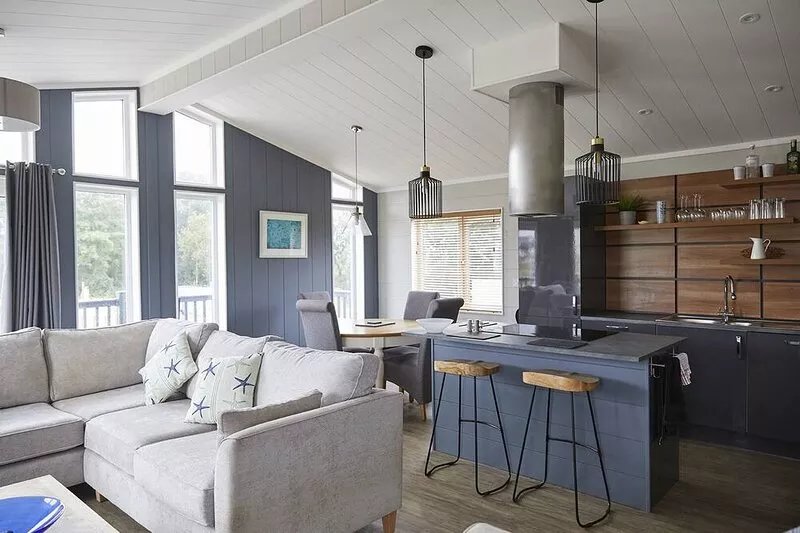 Stunning modern pet friendly holiday lodge in the  Seven Bays area N Cornwall