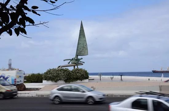 Monumento a la Vela Latina