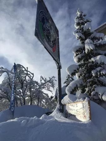 Oneleven Snowboard & Freeski School