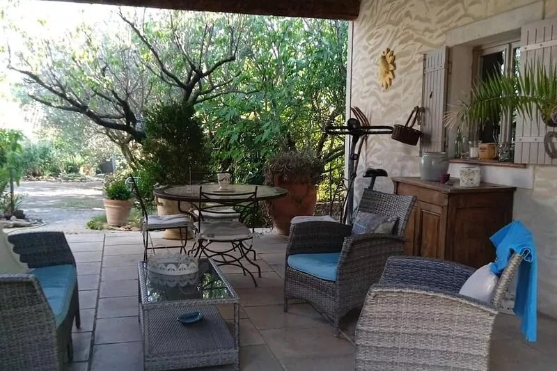 200 meters from the heart of the village, App 55 M² WiFi In a closed courtyard