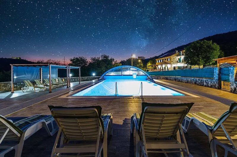 Flying Stars - Luxury Stone Villa, Family-friendly, near Split and Trogir