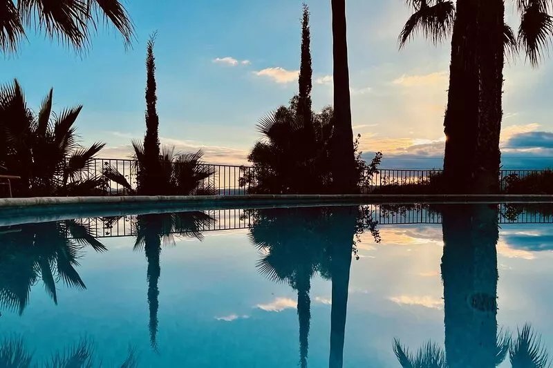 Luxurious Villa, with Pool, Tennis, Pétanque, Bar, and Sea View