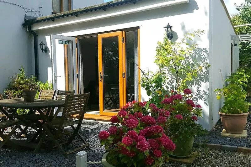 Cosy quiet semirural self contained 2 bed cottage in a rural village location.