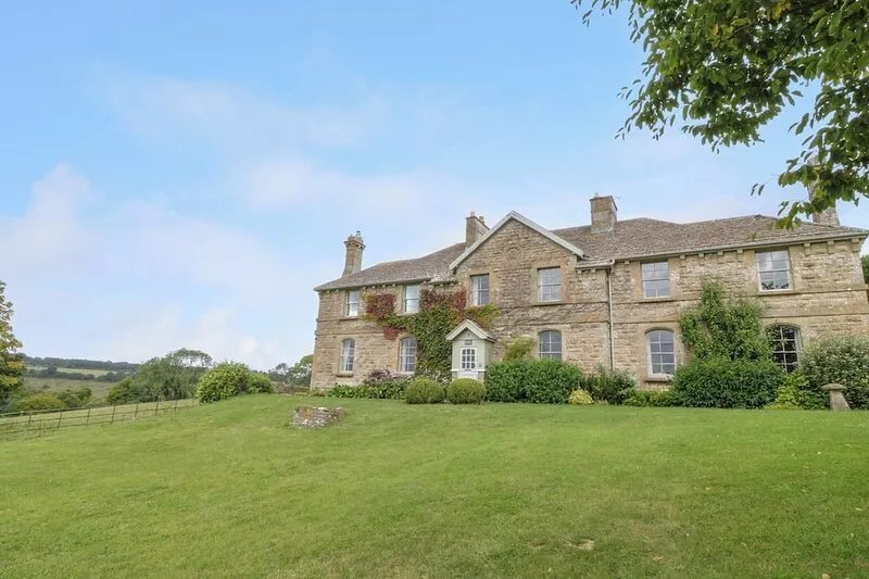 PEARTREE, pet friendly, character holiday cottage in Colerne