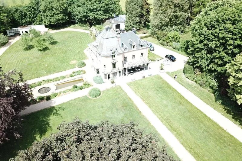 Luxurious castle with hot tub in the Belgian