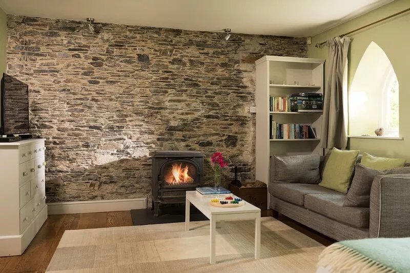 Award winning cosy cottage with private hot tub & log burner
