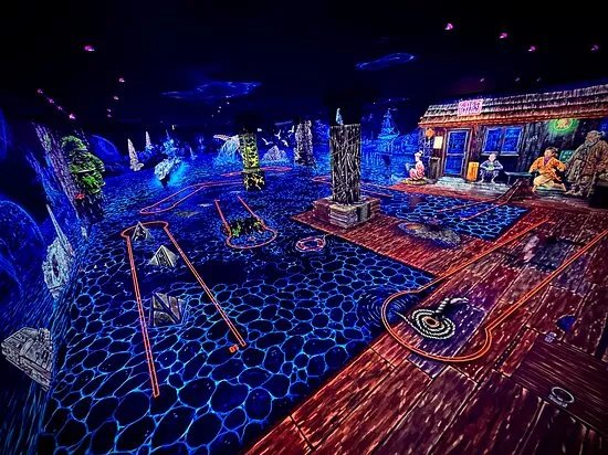 Glowing Rooms 3D Blacklight Minigolf Dusseldorf