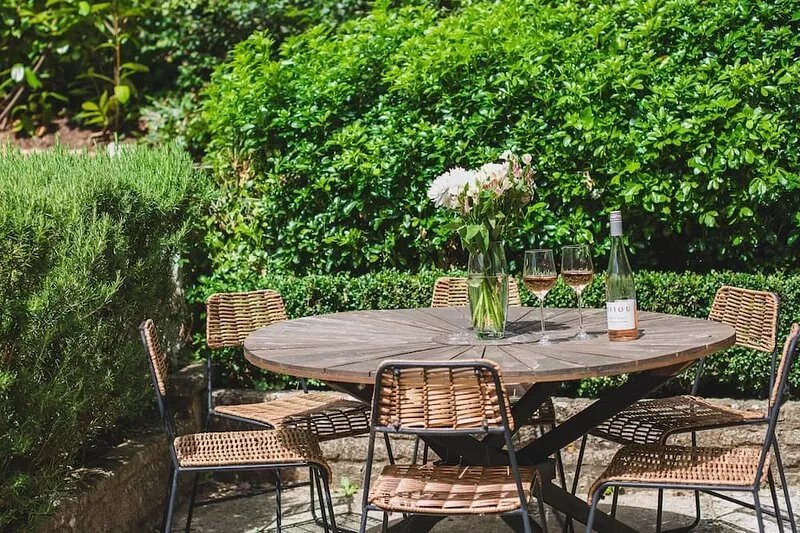 Thatch Cottage - sleeps 6 guests  in 3 bedrooms