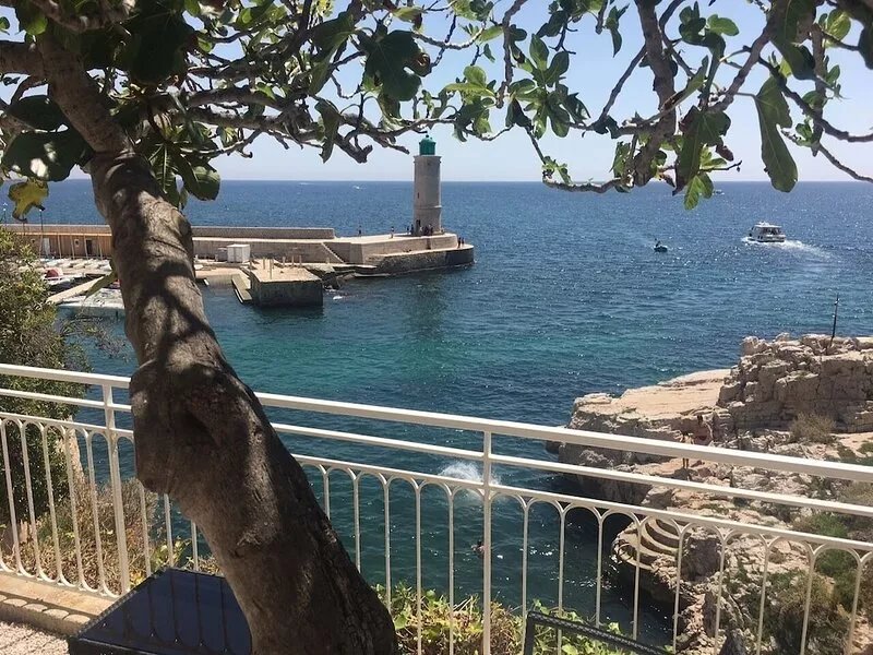 L 'AIGUADE, an exceptional apartment on the rocks facing the lighthouse and the