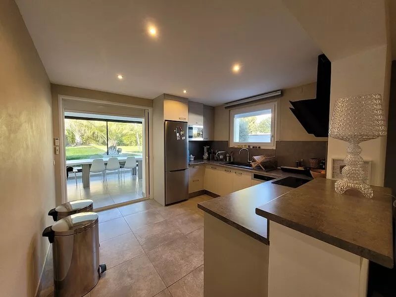 Large, quiet holiday home with garden, swimming pool and beach a stone's throw