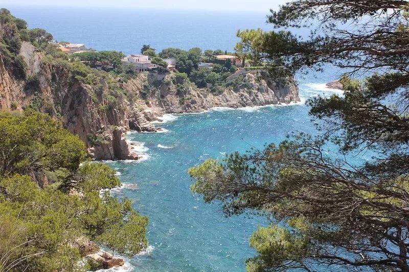 Large luxury home, stunning views, in green oasis, private garden, huge pool