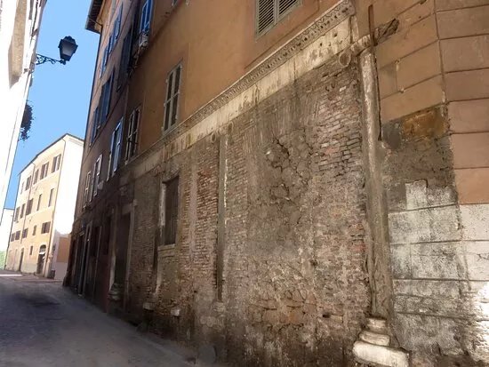 Portico Medievale Di Via Capo Di Ferro