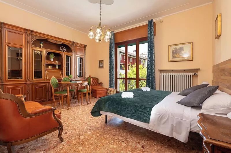Apartment - Vintage Penthouse (10 min from Arena)