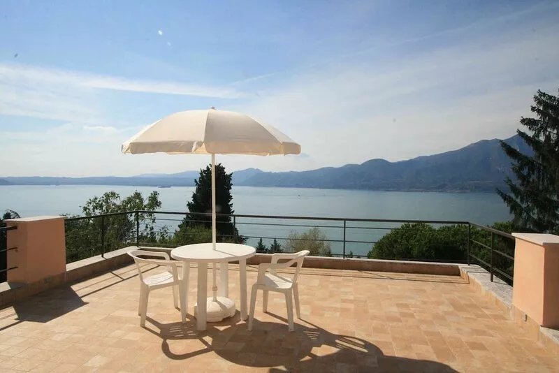 Villa: sleeps 16, swimming pool, garden, 2 large terraces, unforgettable view
