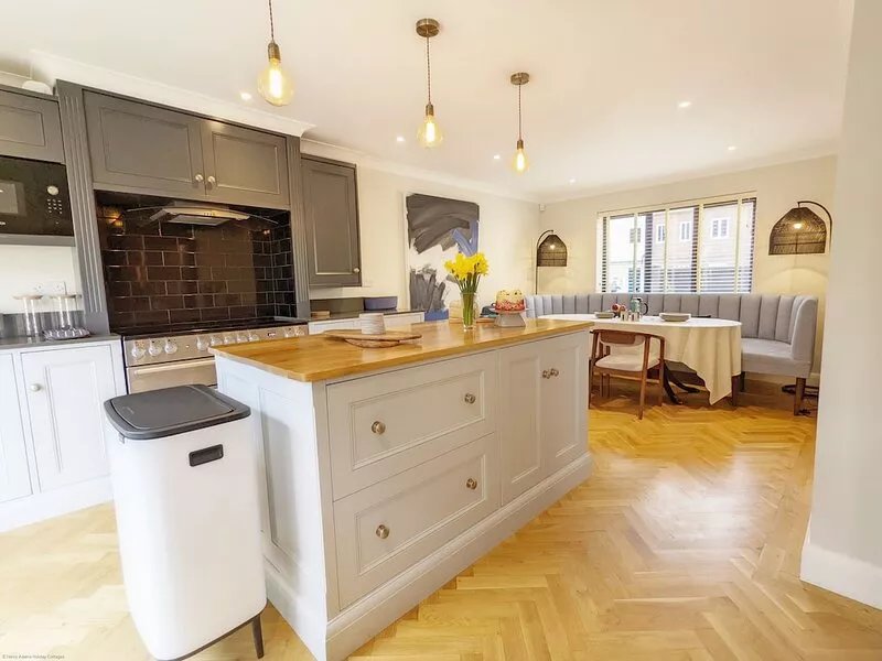 Steddles - Chichester  -  a town house that sleeps 8 guests  in 4 bedrooms